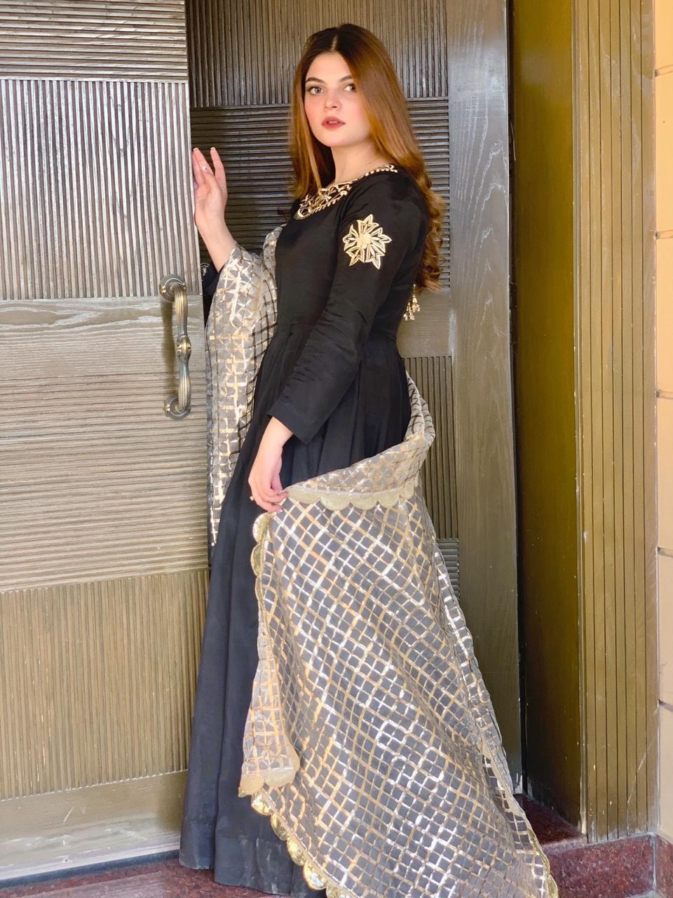 BLACK LONG FLARED ANARKALI WITH ORGANZA DUPATTA AND SCALLOPED DETAILS ...