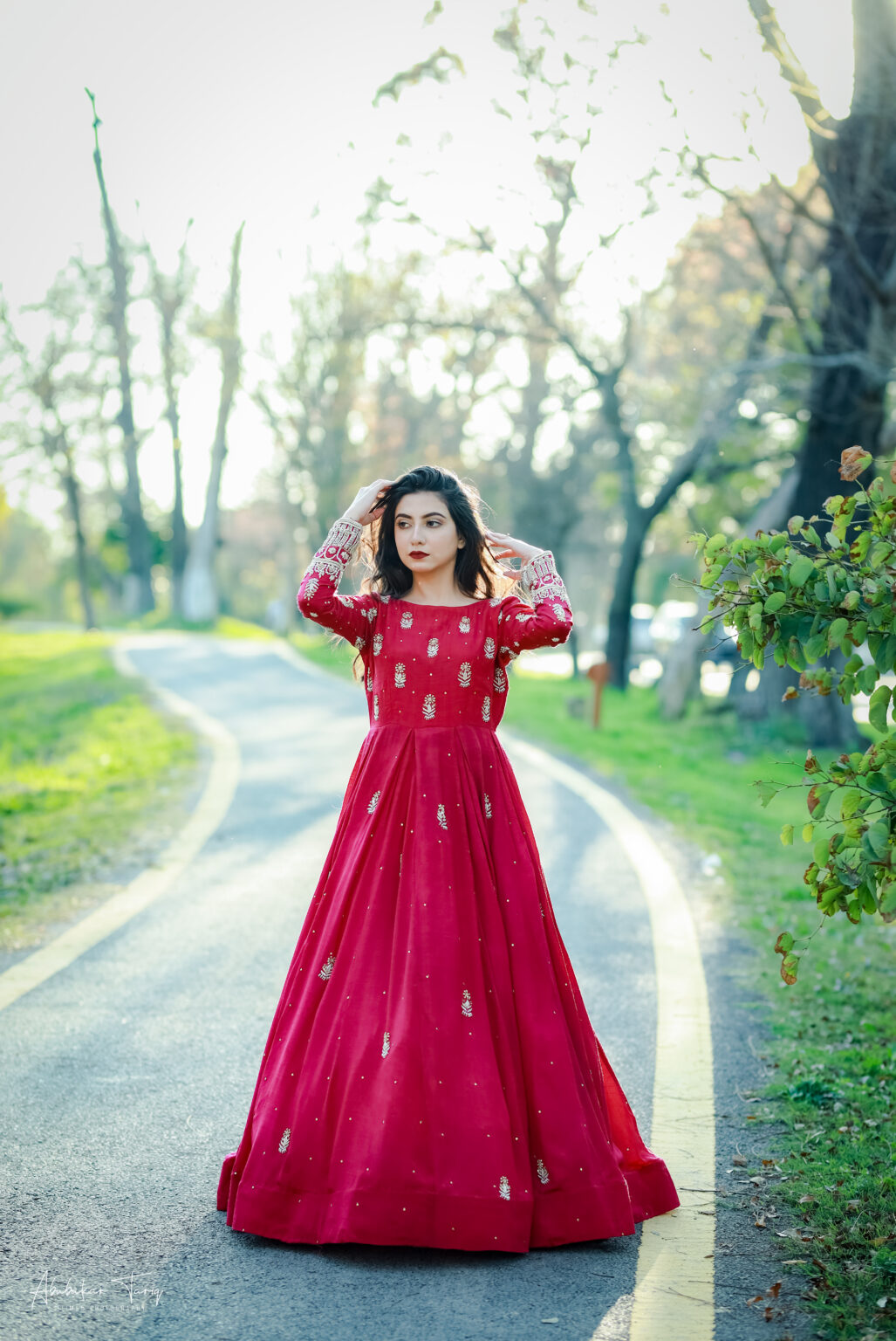 Premium Photo | Beautiful asian girl portrait attitude posing for fashion  photoshoot in traditional dress