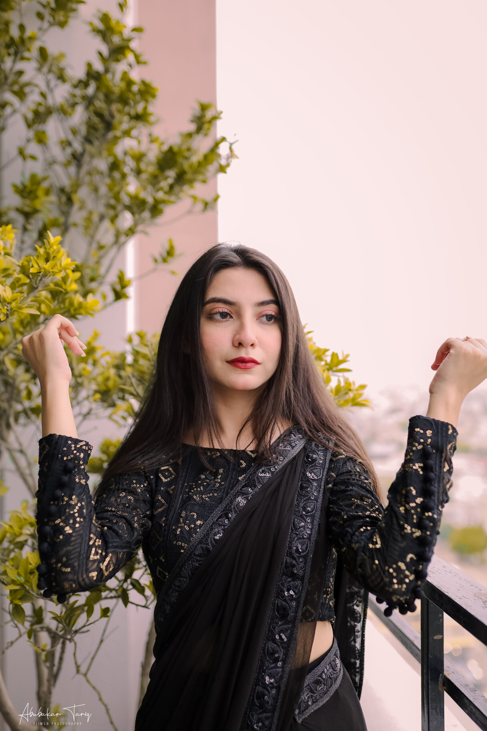Shruti Haasan Looks OG Goth Girl In Black Saree, Low Neck Blouse Design,  And Shimmery Jacket