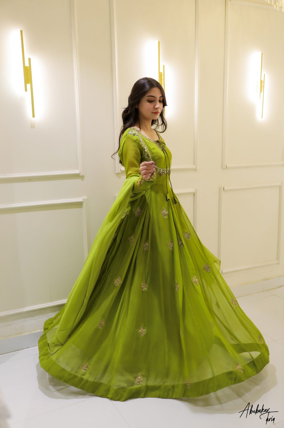 SOLID GREEN HAND EMBELLISHED ANARKALI SET WITH DUPATTA